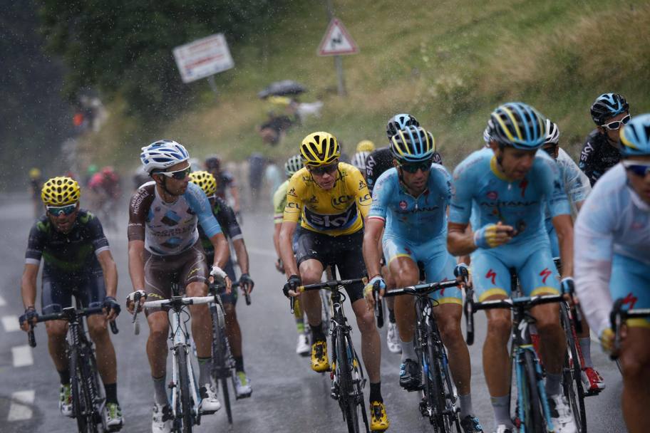 Diciannovesima tappa del Tour de  France, Albertville-Saint Gervais. Comincia a piovere nella seconda parte della frazione.  Epa